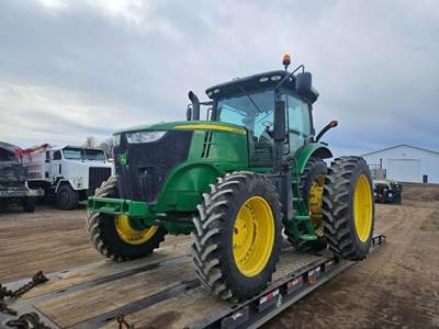 John Deere 7215R Tractor