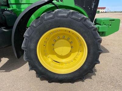 John Deere 7215R Tractor