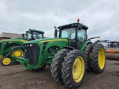 John Deere 8225R Tractor