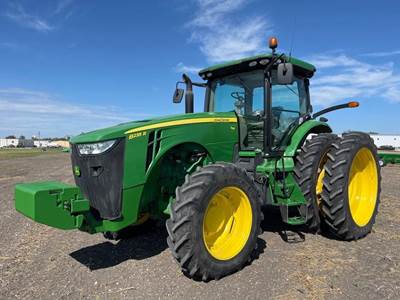 John Deere 8235R Tractor