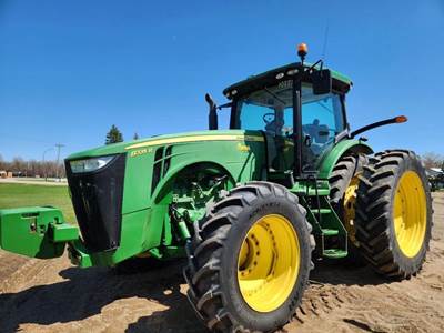 John Deere 8335R Tractor