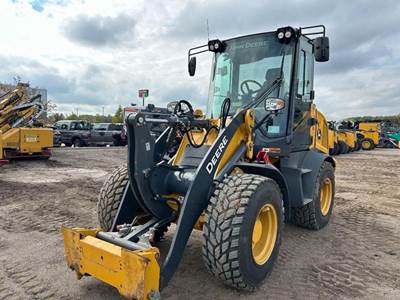 John Deere 244 P-TIER Large Wheel Loader