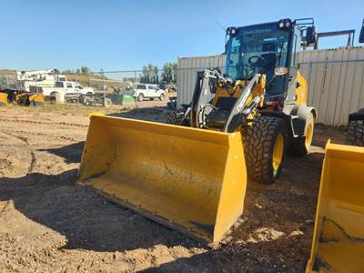 John Deere 324 P-TIER Wheel Loader