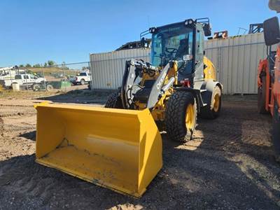 John Deere 324 P-TIER Wheel Loader