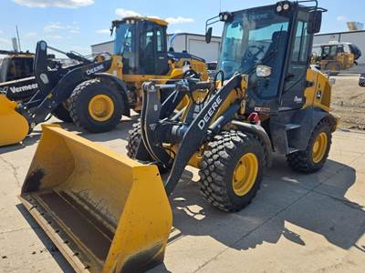 John Deere 324 P-TIER Wheel Loader
