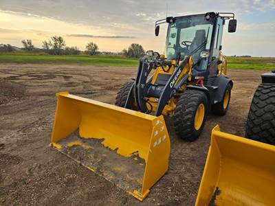 John Deere 324 P-TIER Wheel Loader