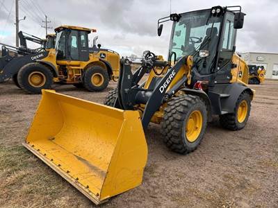 John Deere 324 P-TIER Wheel Loader