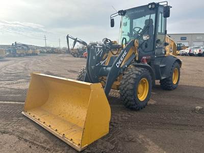 John Deere 324 P-TIER Wheel Loader