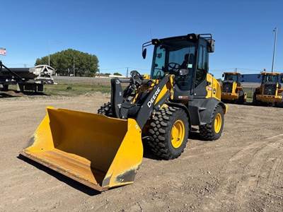 John Deere 324 P-TIER Wheel Loader