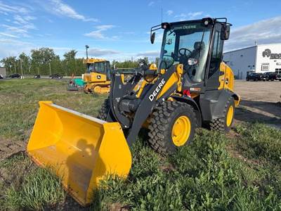 John Deere 324 P-TIER Wheel Loader