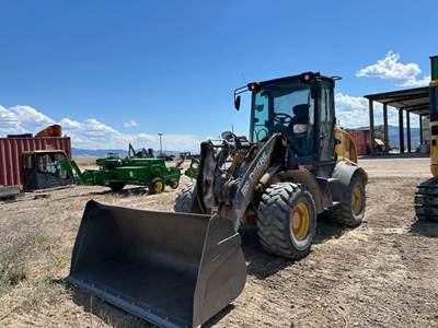 John Deere 324L Wheel Loader