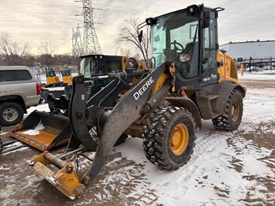 John Deere 324L Wheel Loader