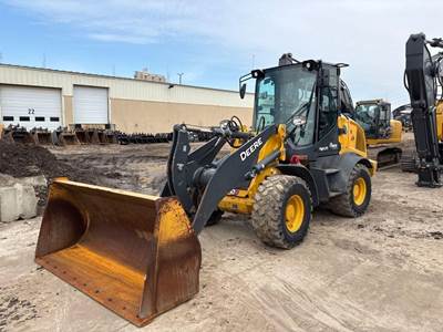 John Deere 324L Wheel Loader
