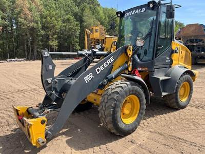 John Deere 324L Wheel Loader