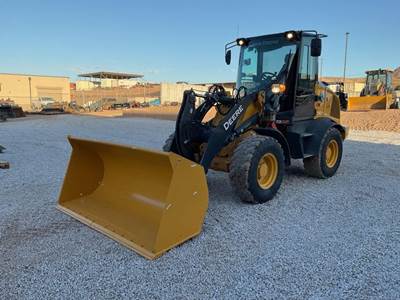 John Deere 324L Wheel Loader