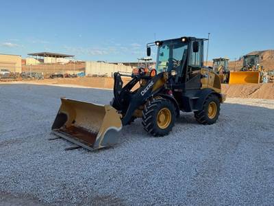 John Deere 324L Wheel Loader