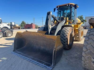 John Deere 524 P-TIER Wheel Loader