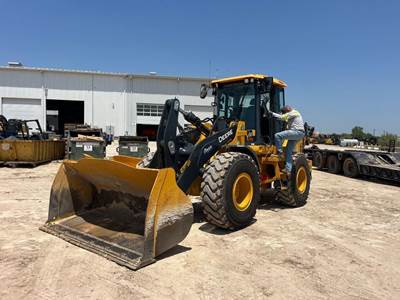 John Deere 524 P-TIER Wheel Loader