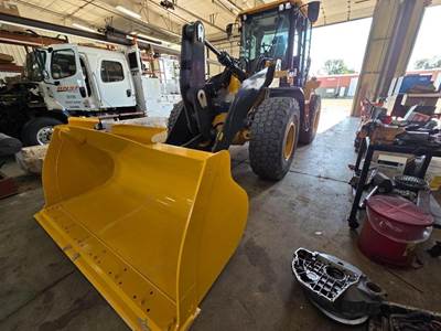 John Deere 524 P-TIER Wheel Loader