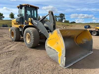 John Deere 524 P-TIER Large Wheel Loader
