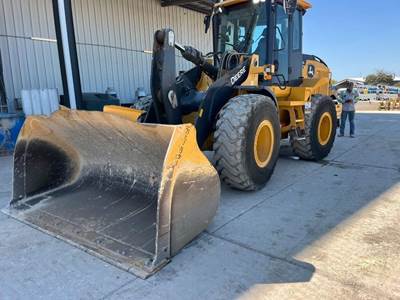 John Deere 544 P-TIER Wheel Loader