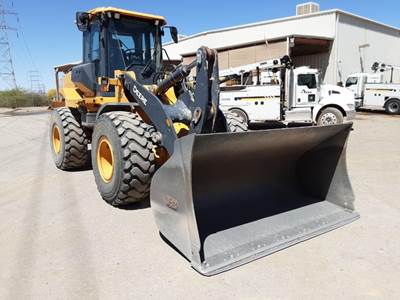 John Deere 624 P-Tier Wheel Loader