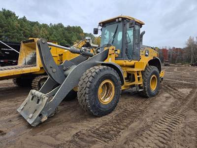 John Deere 624 P-Tier Wheel Loader