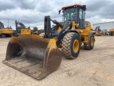 John Deere 624 P-Tier Wheel Loader