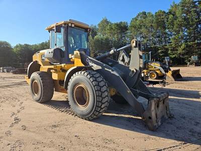 John Deere 624 P-Tier Wheel Loader