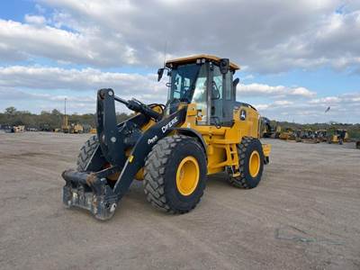 John Deere 624 P-Tier Wheel Loader