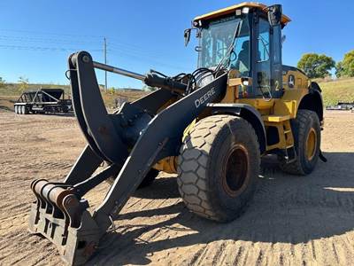 John Deere 624 P-Tier Wheel Loader