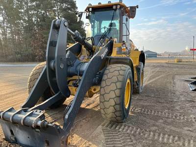 John Deere 624 P-Tier Wheel Loader