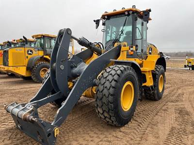 John Deere 624 P-Tier Wheel Loader