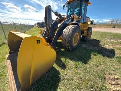 John Deere 624 P-Tier Wheel Loader