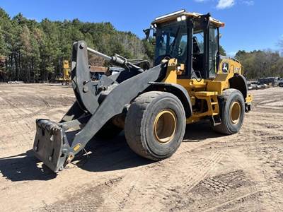 John Deere 624 P-Tier Wheel Loader