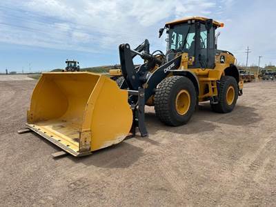 John Deere 624 P-Tier Wheel Loader