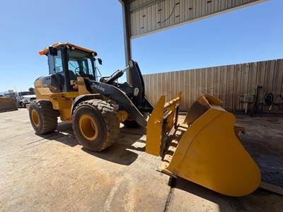 John Deere 624 P-Tier Wheel Loader