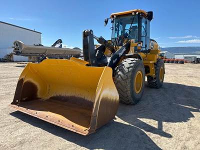 John Deere 624 P-Tier Wheel Loader