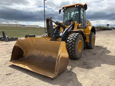 John Deere 624 P-Tier Wheel Loader