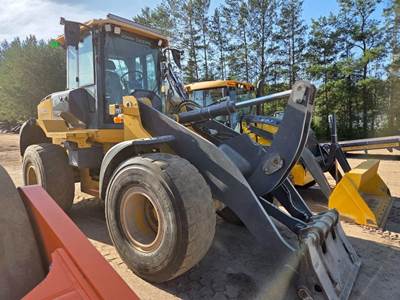 John Deere 624 P-Tier Wheel Loader
