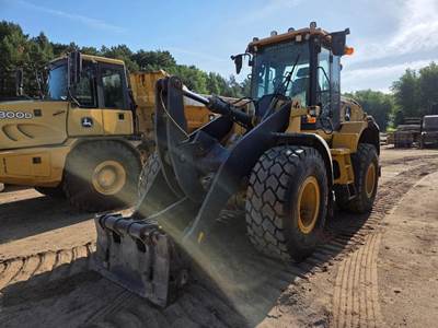 John Deere 624 P-Tier Wheel Loader