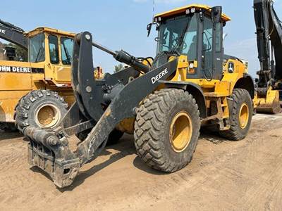 John Deere 624 P-Tier Wheel Loader