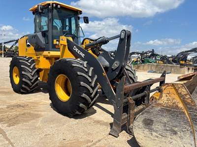 John Deere 624L Wheel Loader