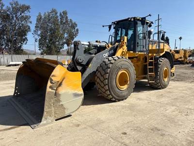 John Deere 744 P-TIER Wheel Loader