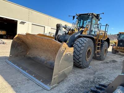 John Deere 744 P-TIER Wheel Loader