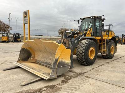 John Deere 744 P-TIER Wheel Loader