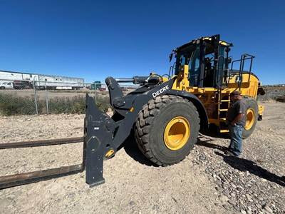 John Deere 744 P-TIER Wheel Loader