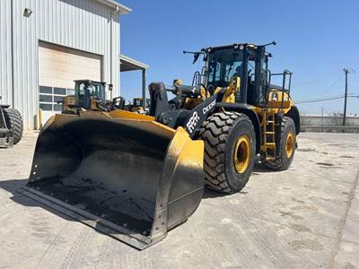John Deere 744 P-TIER Wheel Loader
