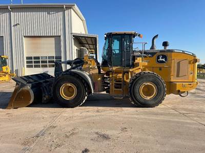 John Deere 744L Wheel Loader