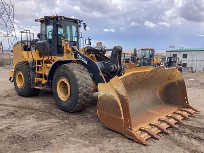 John Deere 744L Wheel Loader